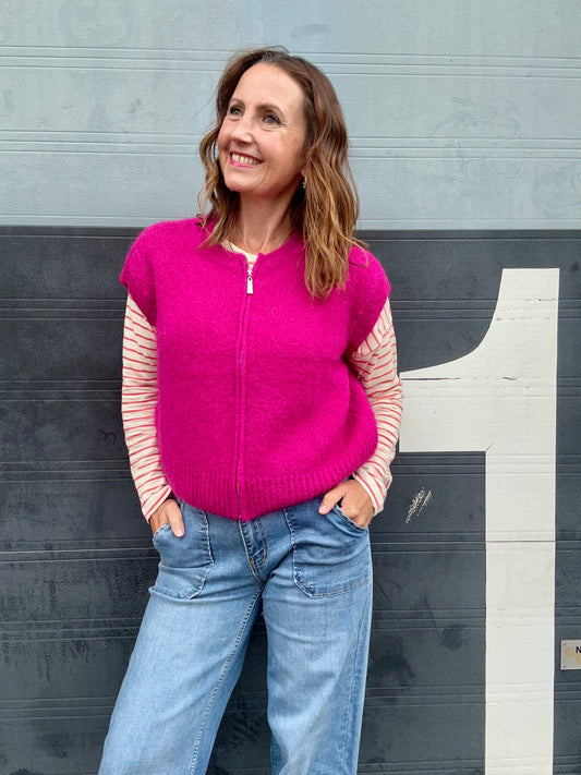 Cherry zip up sleeveless knit - Raspberry