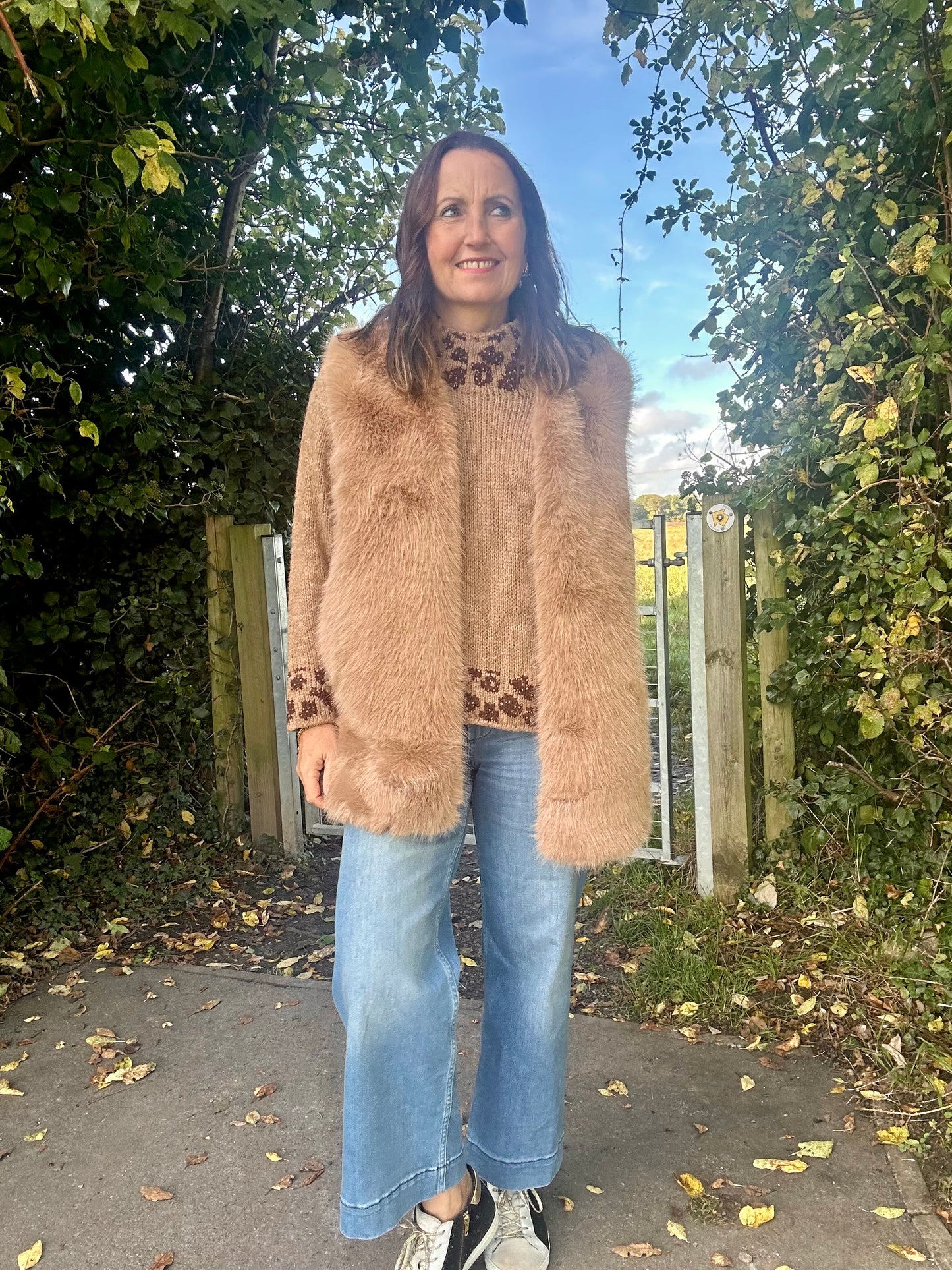 Venus faux fur gilet - Biscuit