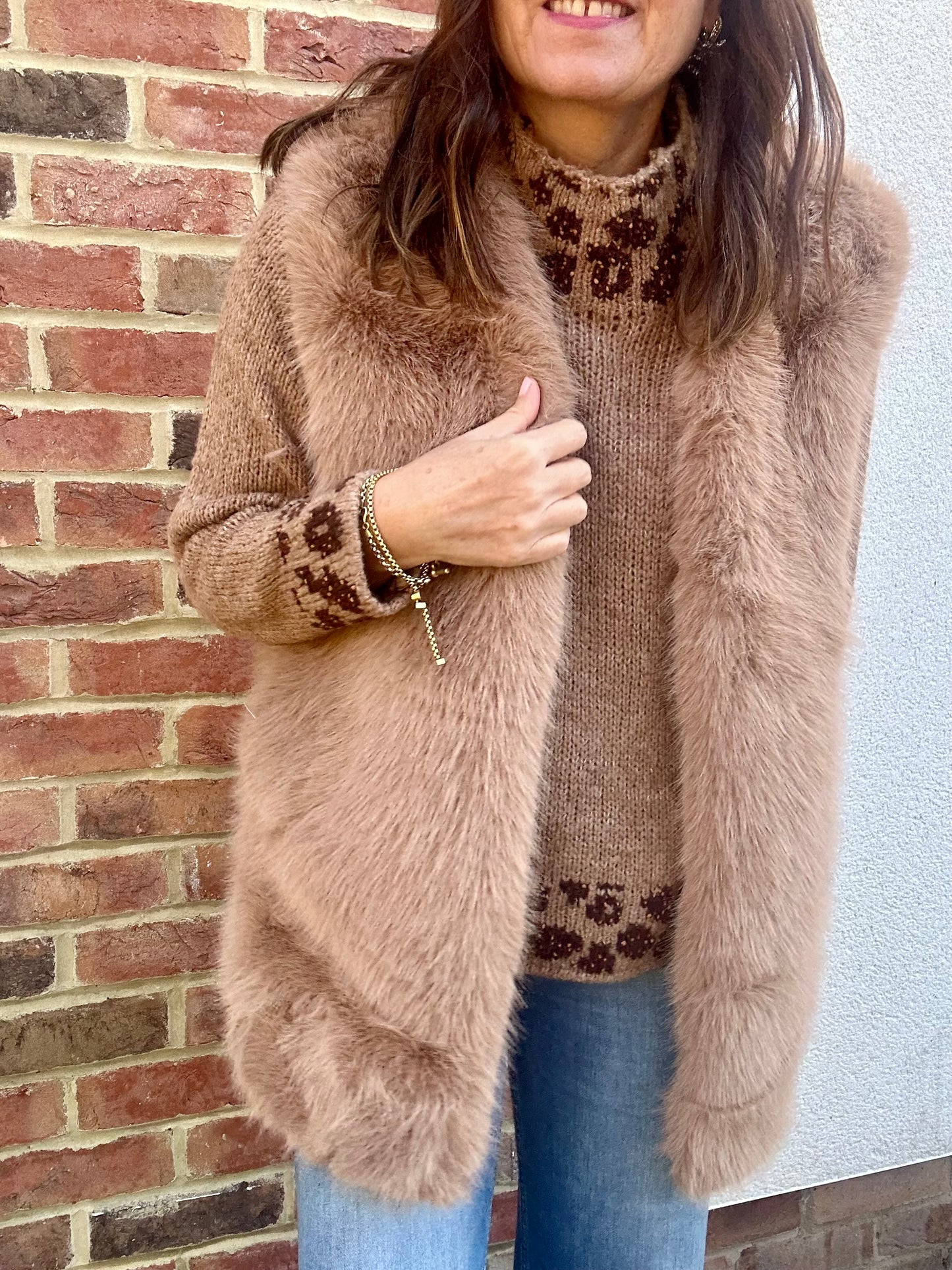 Venus faux fur gilet - Biscuit