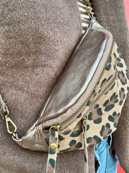 Saffy leopard metallic bumbag