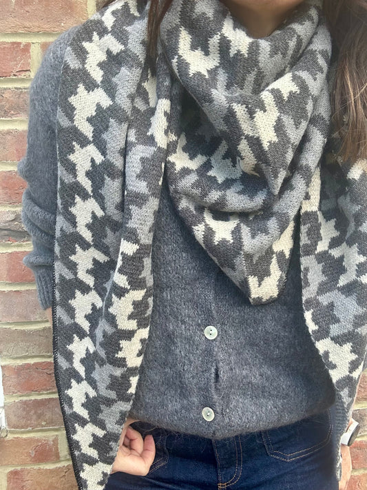 Snowy snuggle scarf - Grey / Cream